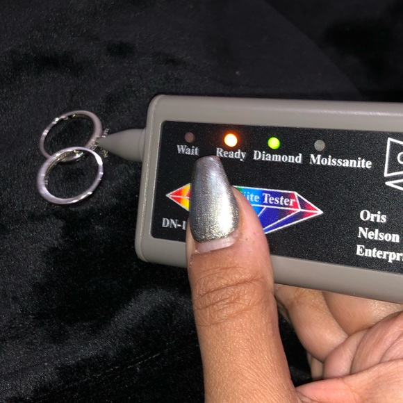 Beautiful REAL DIAMOND cross engraved bridal ring! - Picture 7 of 7